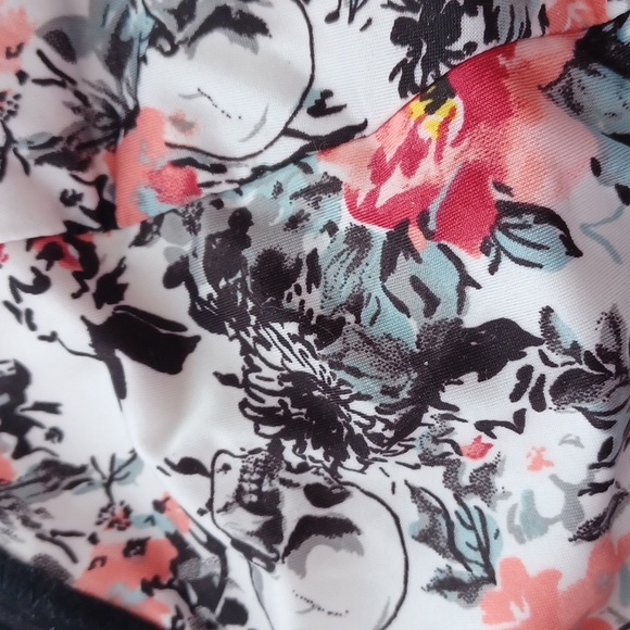 NEW Torrid Curve Size 3 Bralette Black Skulls Floral 18 - Picture 4 of 5